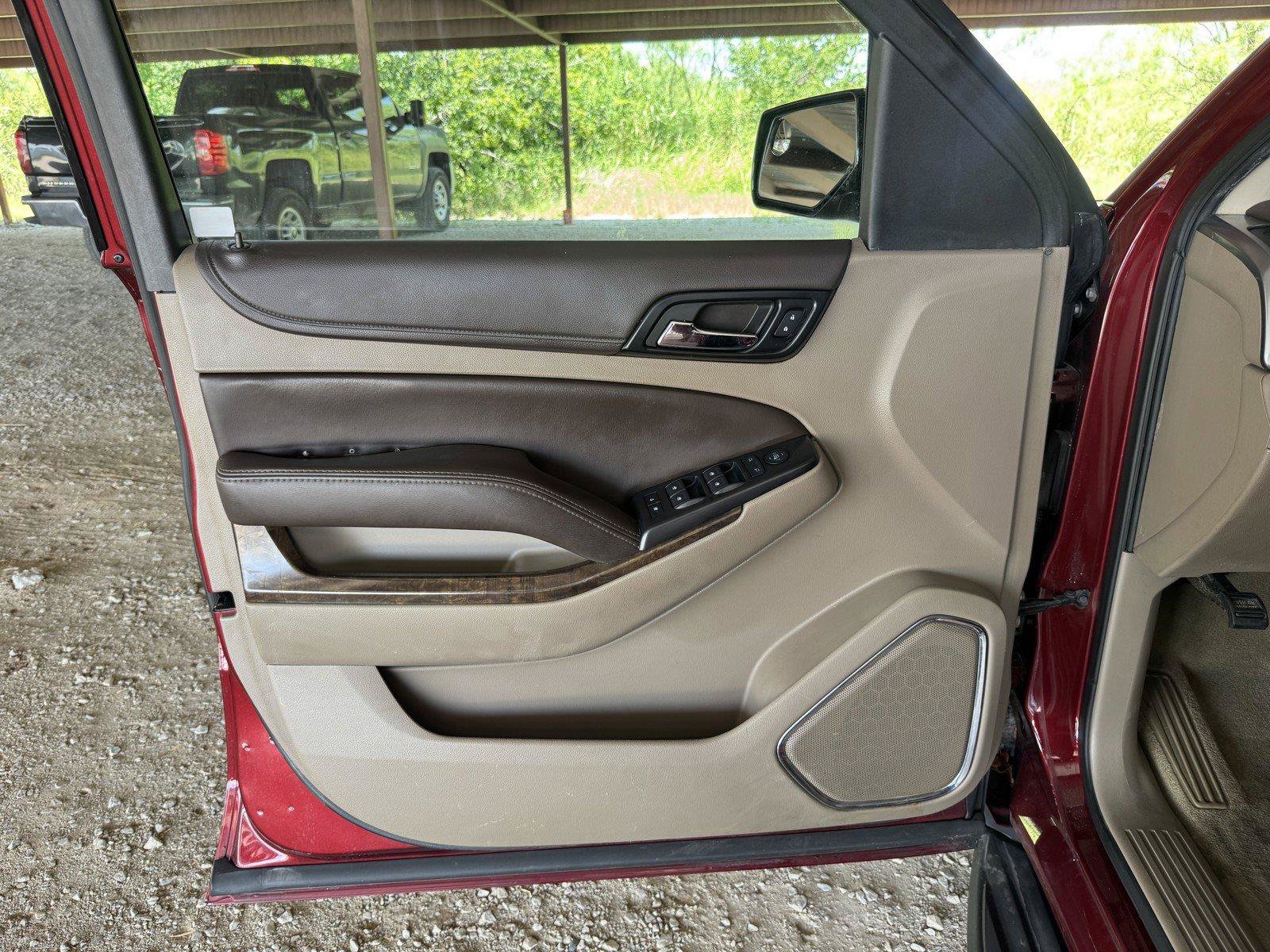 Used 2016 Chevrolet Suburban LS RWD image 25