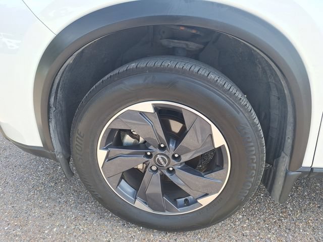 Certified 2024 Nissan Rogue SV FWD image 16