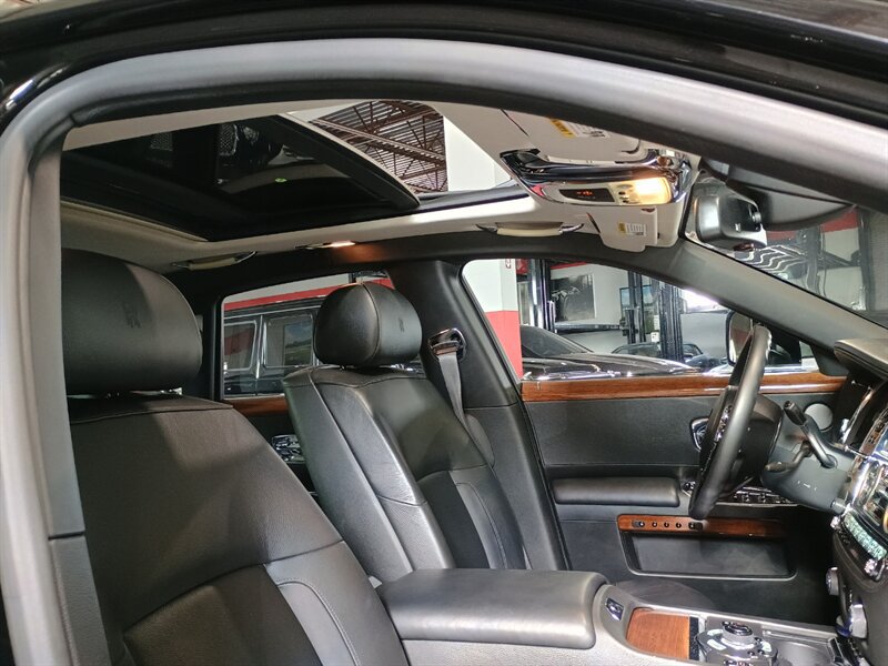 Used 2010 Rolls-Royce Ghost RWD image 34