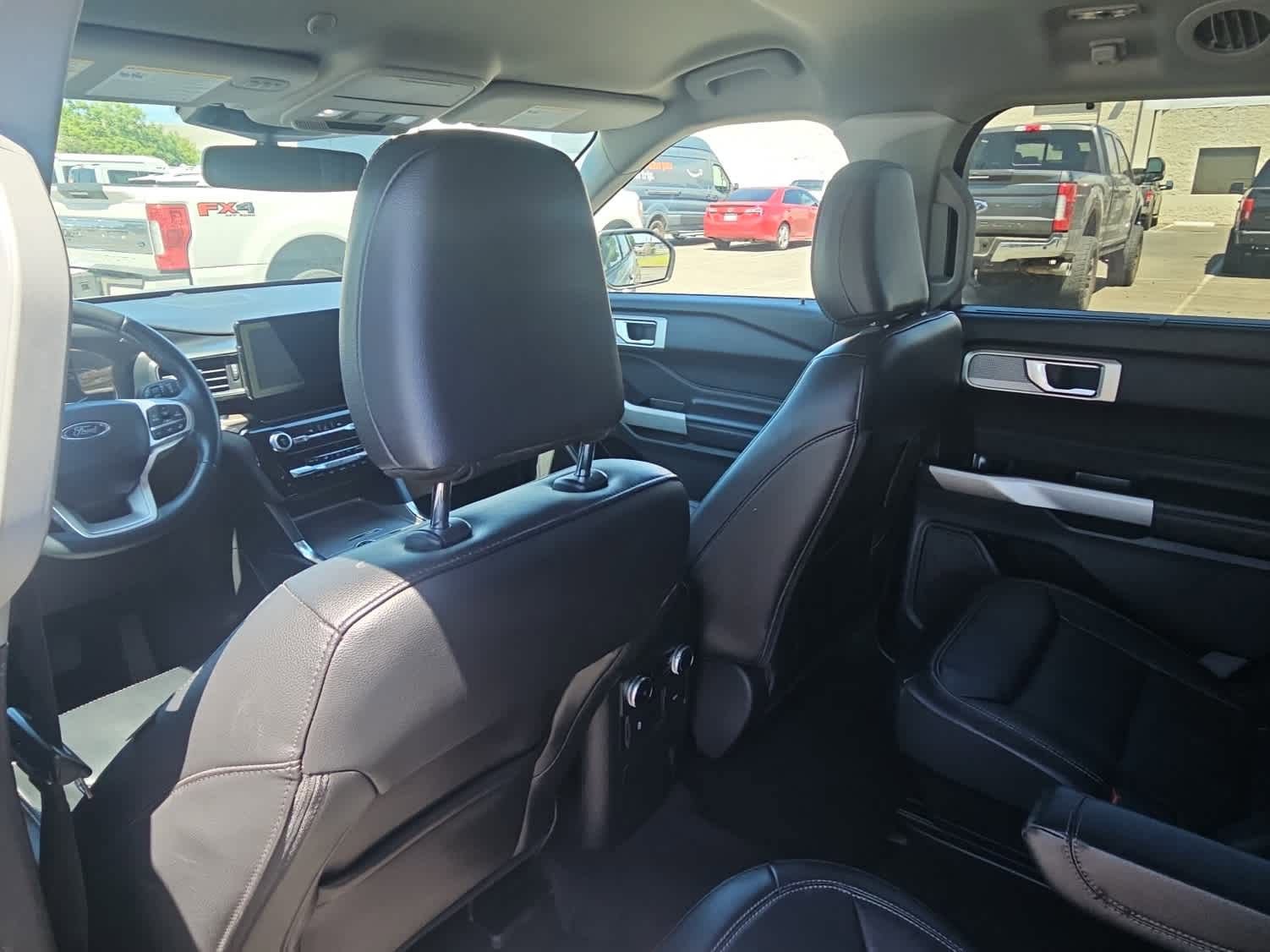 Used 2023 Ford Explorer Limited AWD/4WD image 12