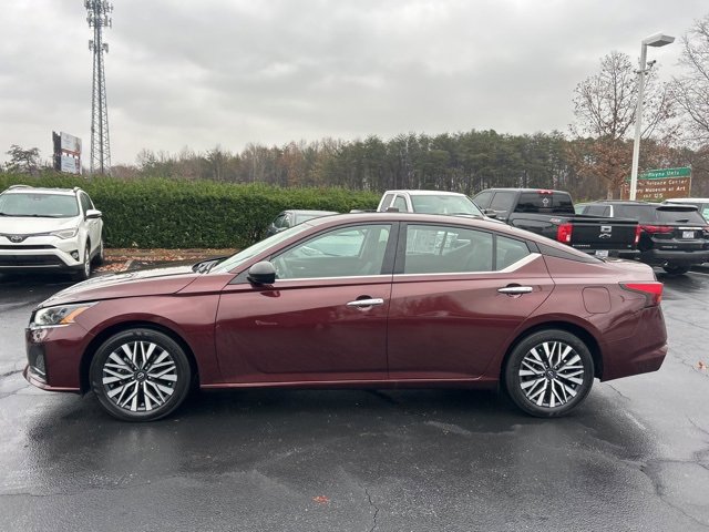 Used 2024 Nissan Altima 2.5 SV image 8
