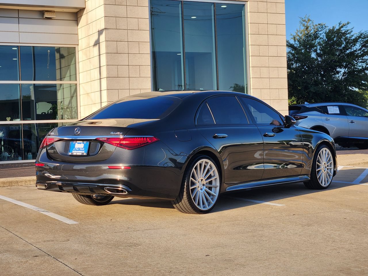 Used 2023 Mercedes-Benz S 580 4MATIC Sedan w/ AMG Line image 5