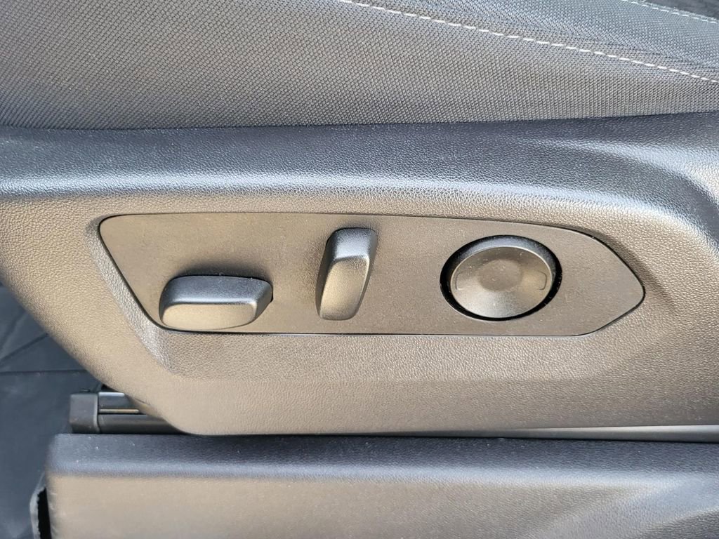 Certified 2025 Chevrolet Silverado 1500 LT w/ Safety Package image 17