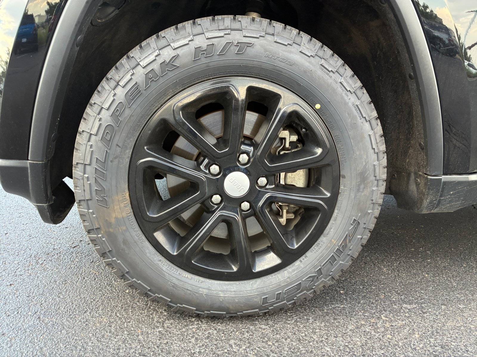 Used 2021 Jeep Grand Cherokee Laredo AWD/4WD image 26