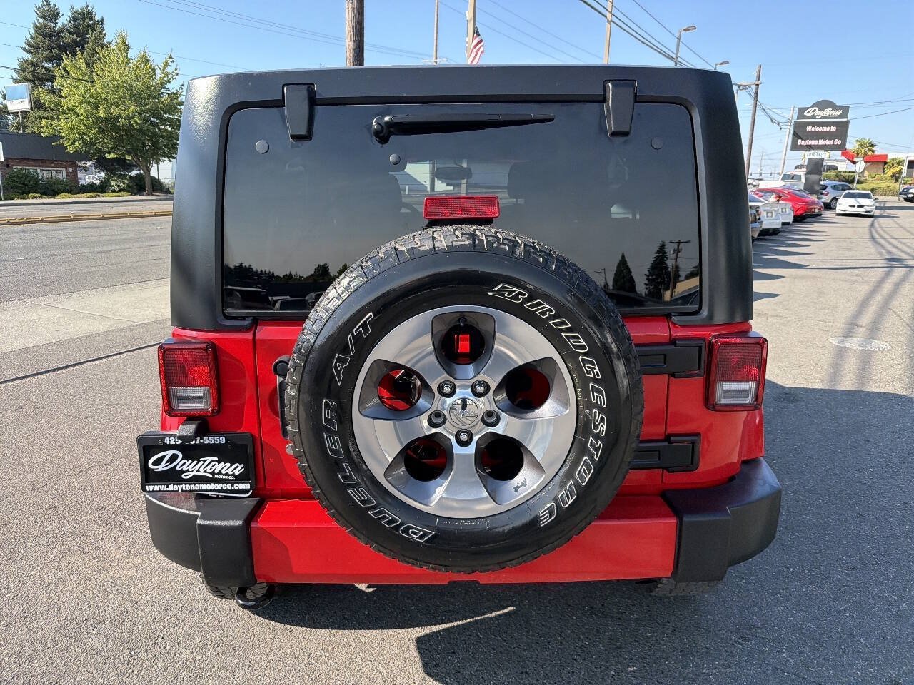 Used 2017 Jeep Wrangler Unlimited Sahara w/ Connectivity Group AWD/4WD image 5