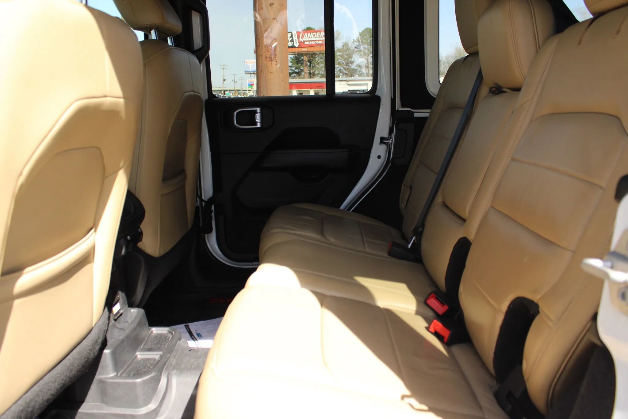 Used 2018 Jeep Wrangler Unlimited Sahara image 11