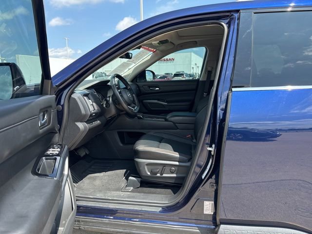 Used 2023 Nissan Pathfinder SL w/ SL Premium Package FWD image 17