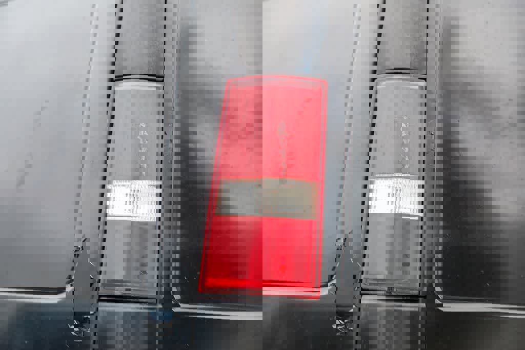 Used 2018 Chevrolet Express 2500 w/ Driver Convenience Package image 10