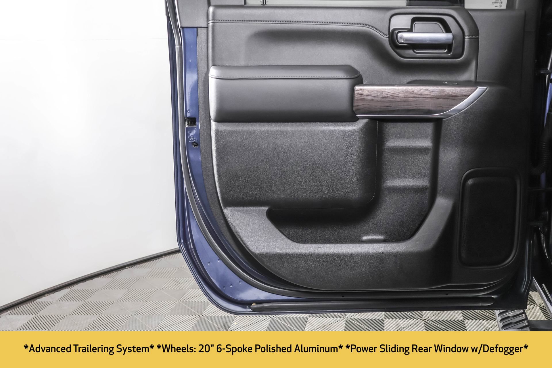 Used 2020 Chevrolet Silverado 2500 LTZ w/ LTZ Premium Package image 44