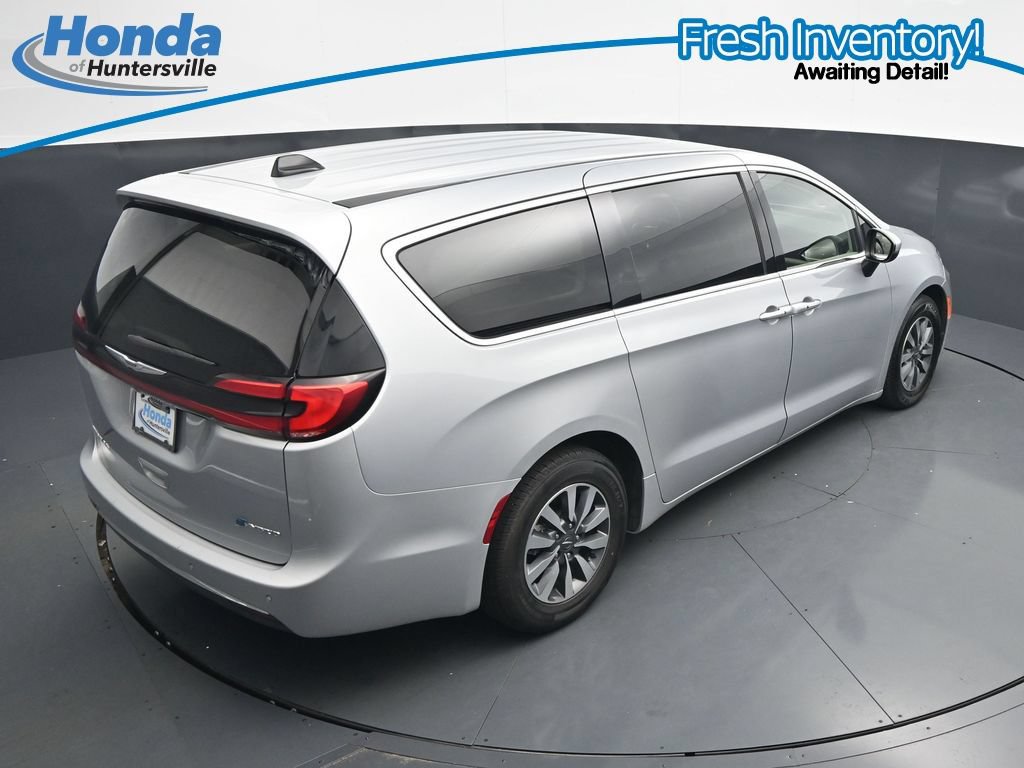 Used 2023 Chrysler Pacifica Touring-L FWD image 27