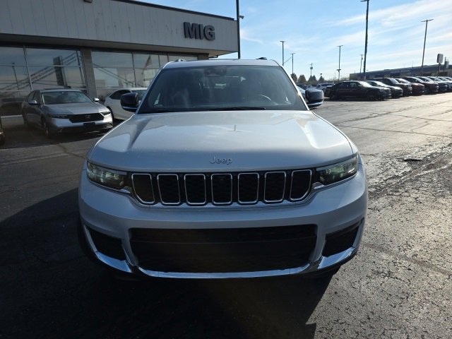 Used 2024 Jeep Grand Cherokee L Limited w/ Luxury Tech Group II image 9