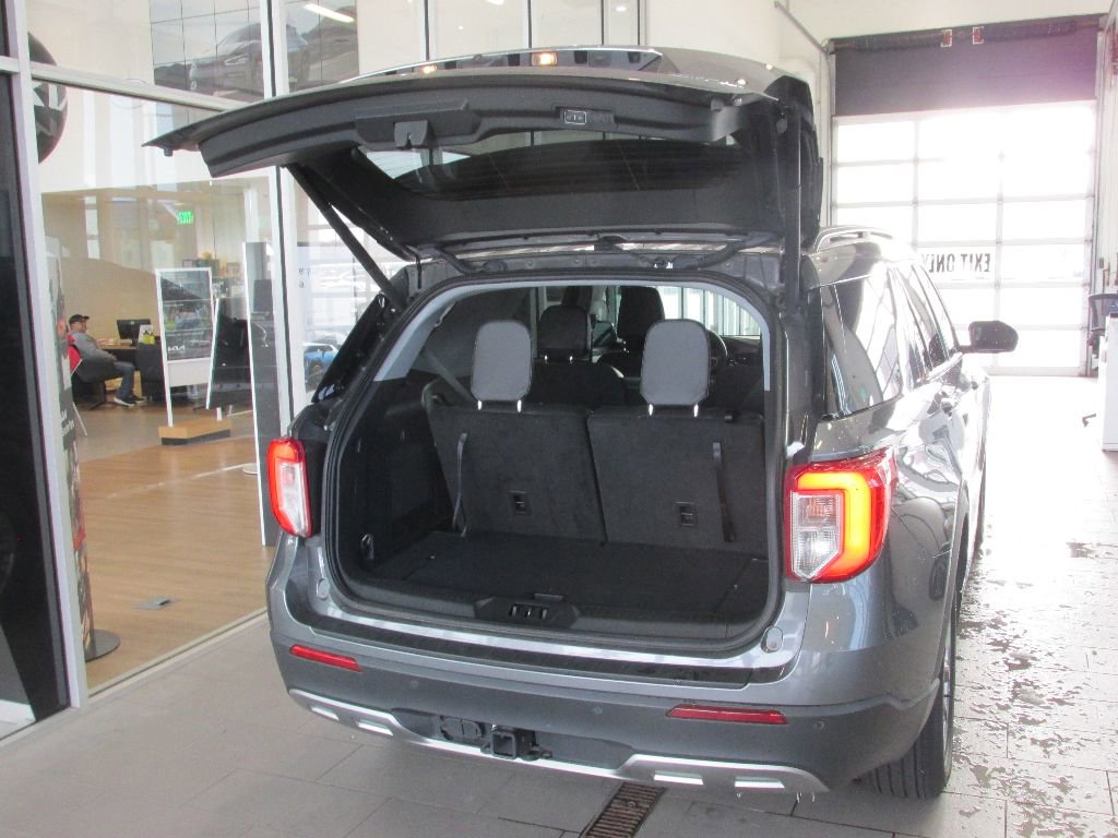 Used 2024 Ford Explorer XLT w/ Equipment Group 202A image 31