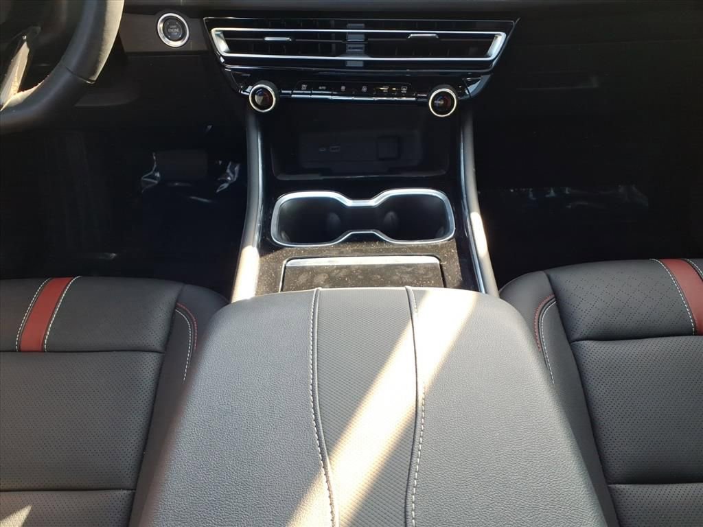 Used 2024 Chevrolet Traverse RS image 16