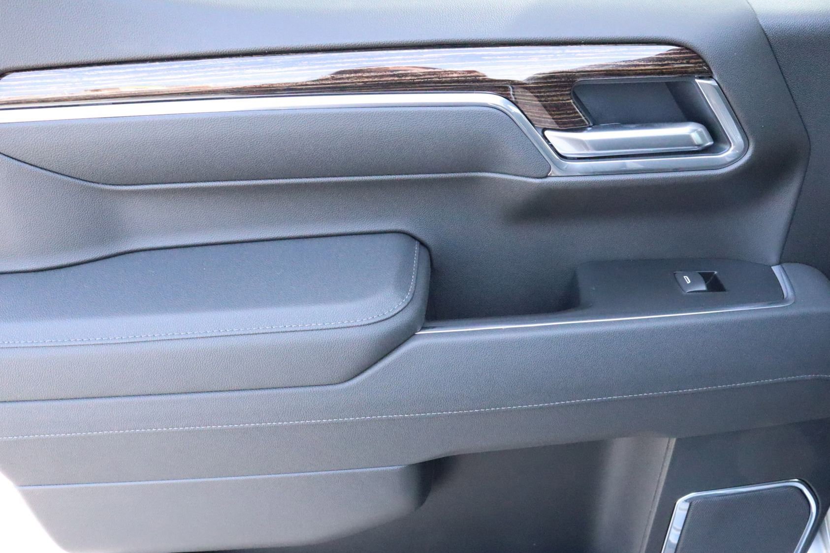 New 2026 GMC Sierra 1500 SLE w/ Max Trailering Package image 23