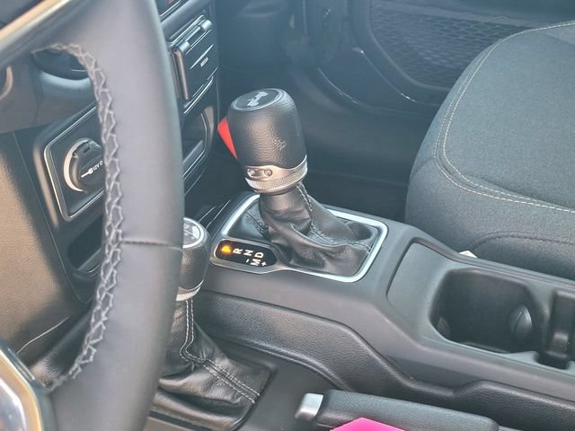 Used 2025 Jeep Wrangler Unlimited Sahara AWD/4WD image 18