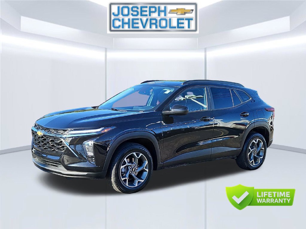 Used 2024 Chevrolet Trax LT FWD image 2