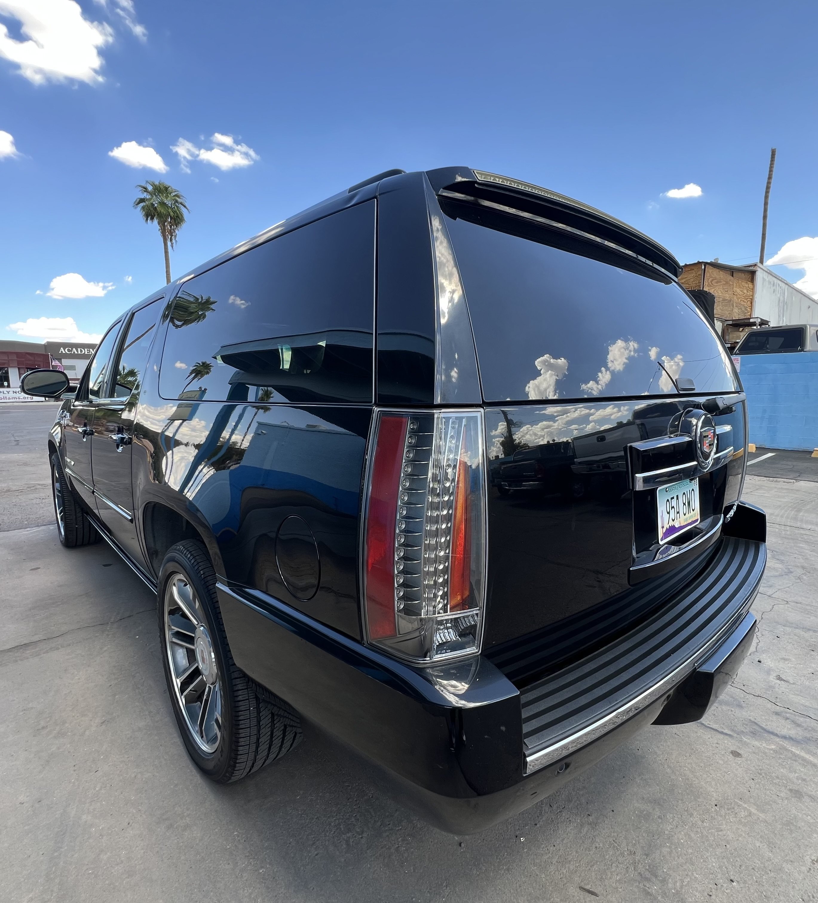 Used 2013 Cadillac Escalade ESV Premium AWD/4WD image 6