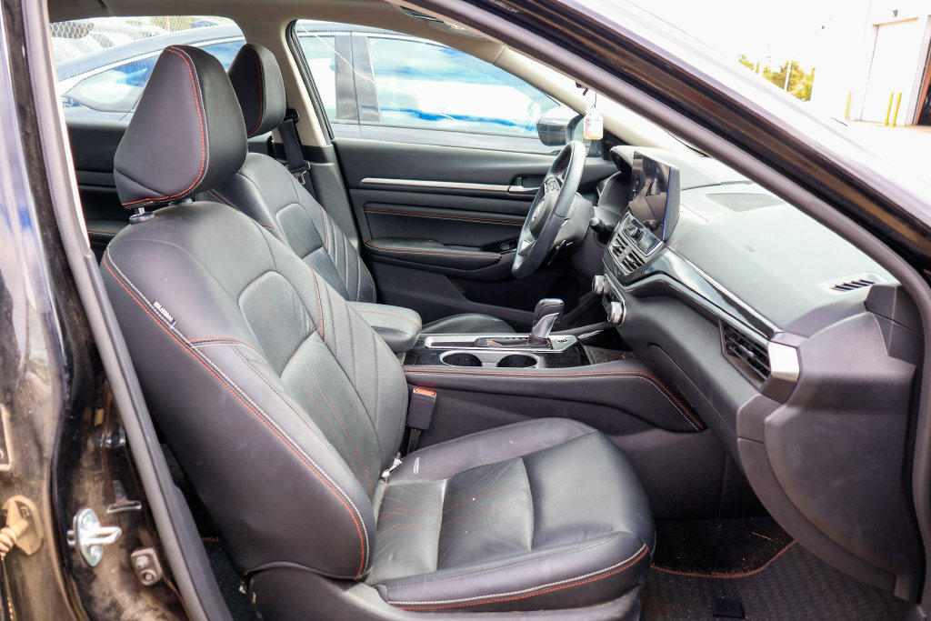 Used 2023 Nissan Altima 2.5 SR w/ SR Premium Package FWD image 9