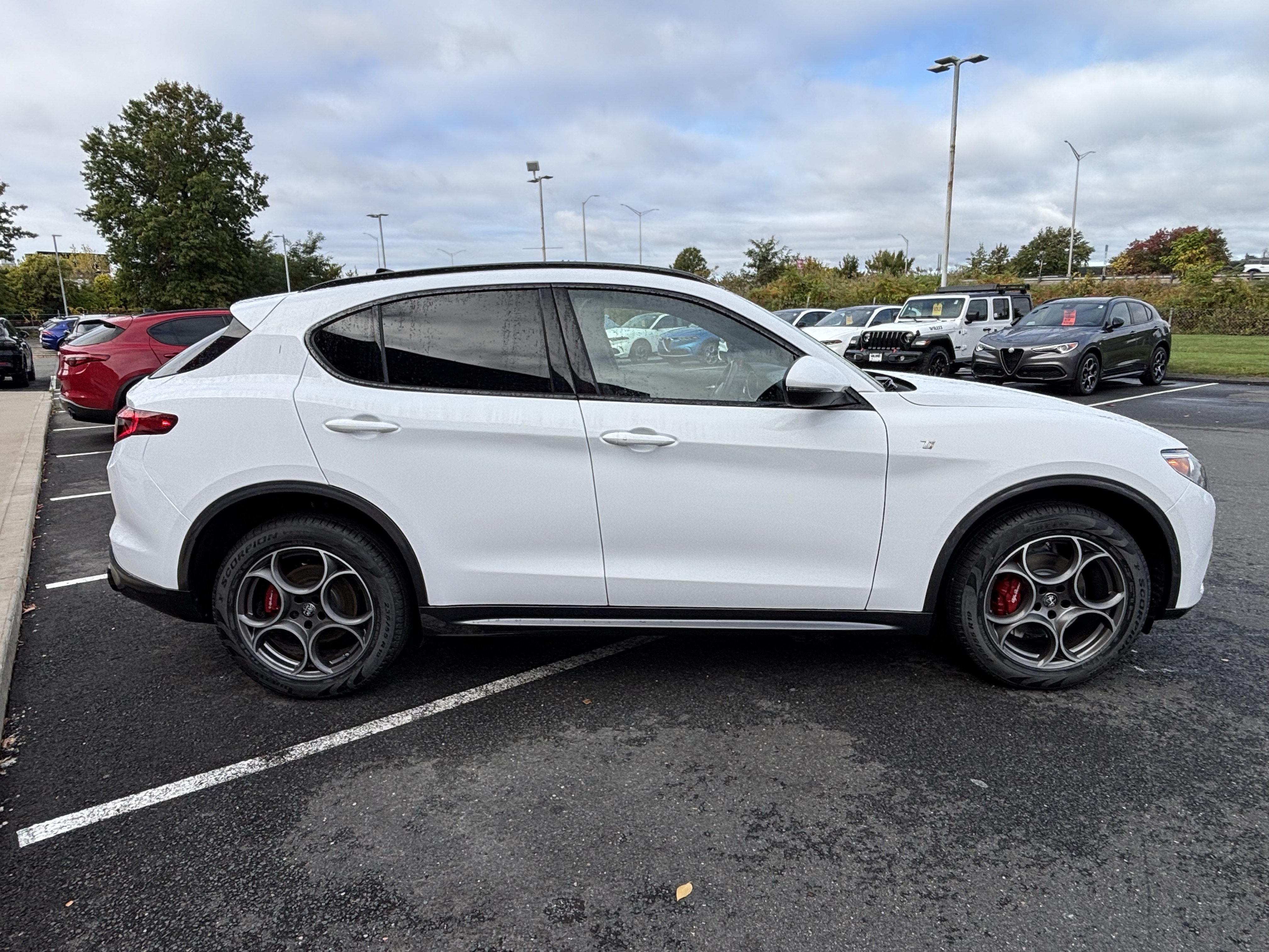 Certified 2023 Alfa Romeo Stelvio Ti AWD/4WD image 8