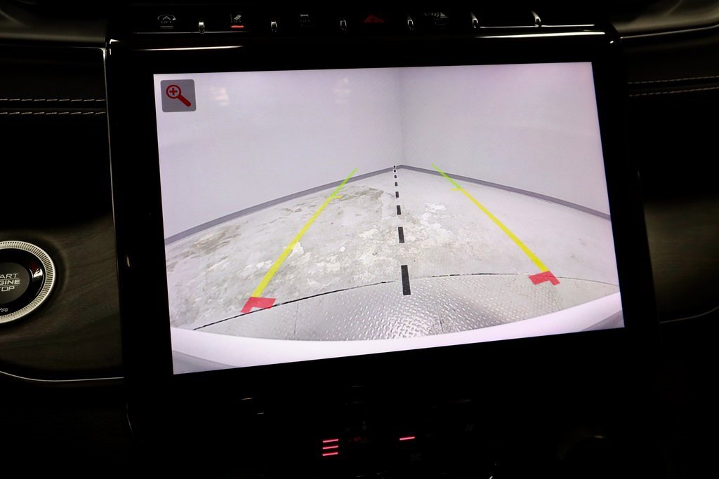 Used 2022 Jeep Grand Cherokee Overland w/ Luxury Tech Group IV image 2