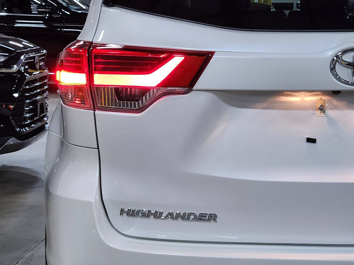 Used 2019 Toyota Highlander XLE FWD image 20