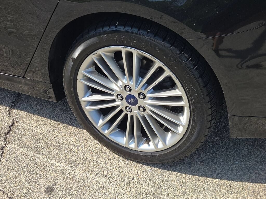 Used 2014 Ford Fusion SE w/ Equipment Group 202A FWD image 15