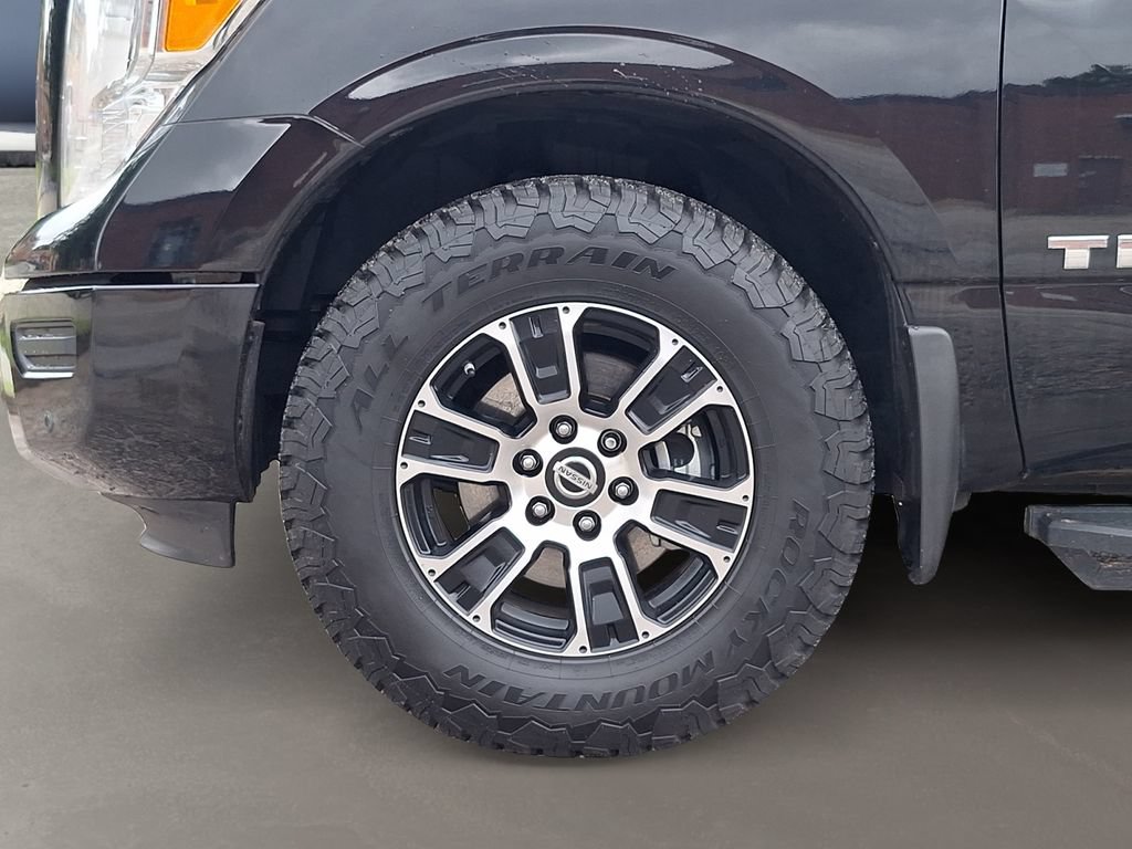 Used 2021 Nissan Titan SV w/ SV Convenience Package AWD/4WD image 10