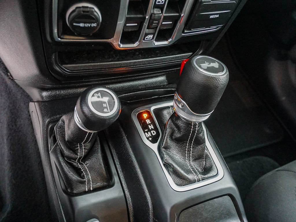 Used 2020 Jeep Wrangler Unlimited Sahara w/ Uconnect 4C Nav & Sound Group AWD/4WD image 23