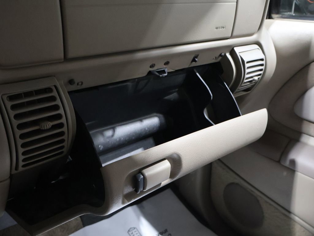 Used 1999 GMC Suburban 4WD w/ Marketing Opt Pkg 3 image 26