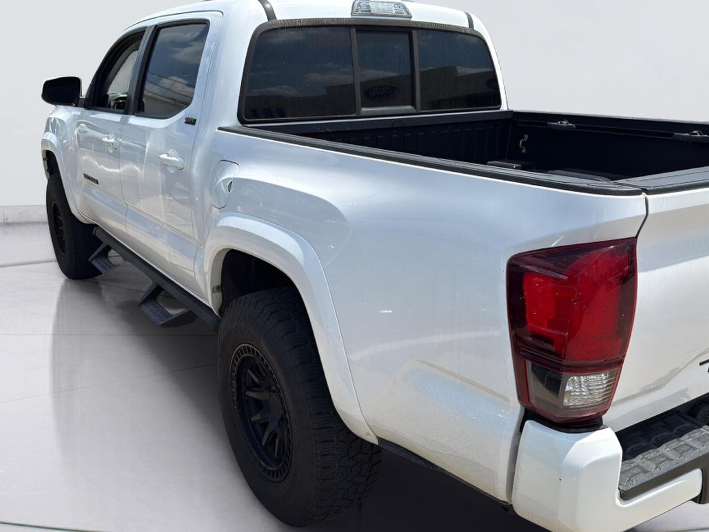 Used 2020 Toyota Tacoma SR5 w/ SR5 Appearance Package (SM) RWD image 7