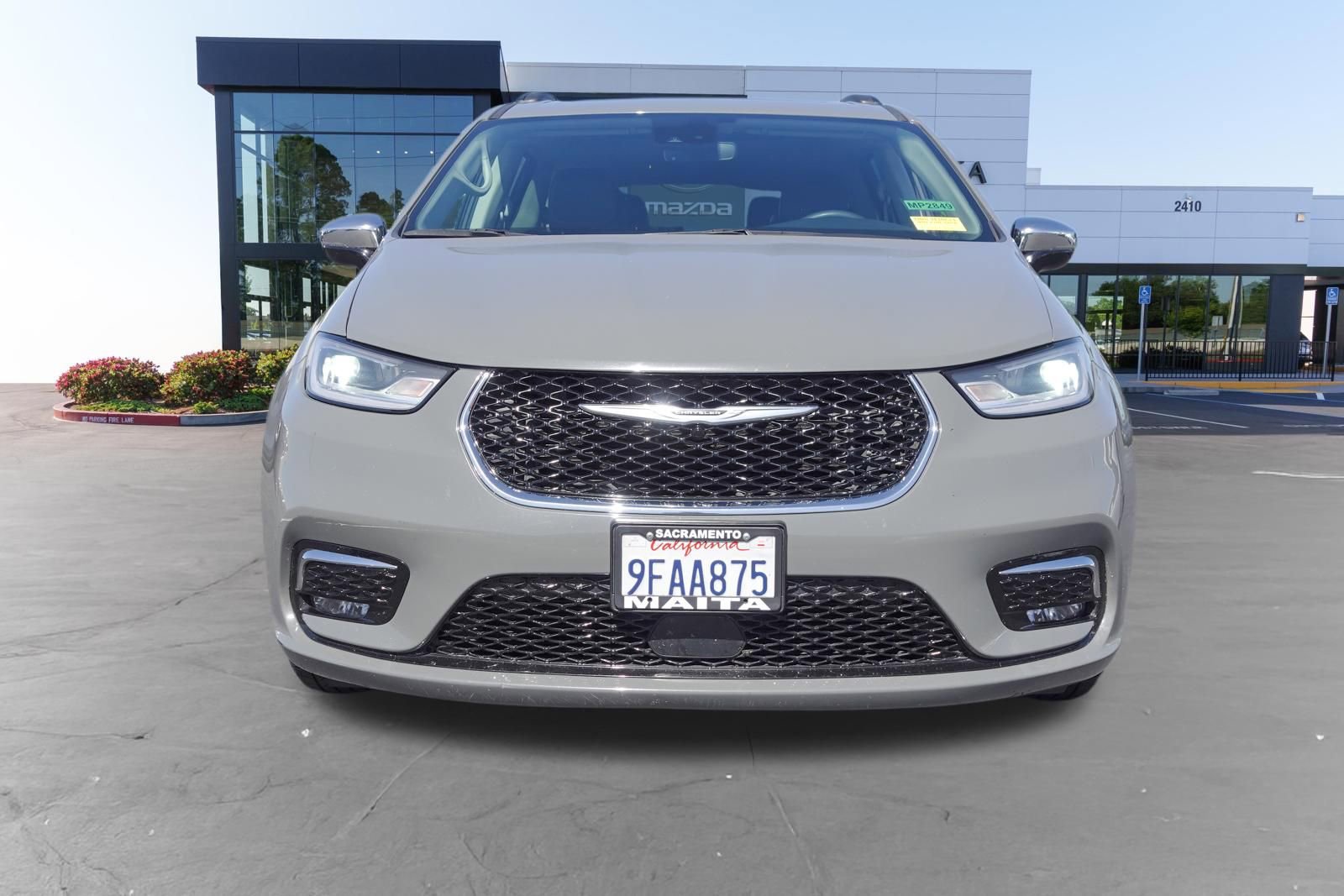 Used 2023 Chrysler Pacifica Limited FWD image 8
