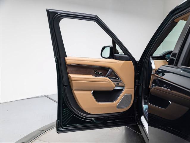 New 2026 Land Rover Range Rover Autobiography AWD/4WD image 24