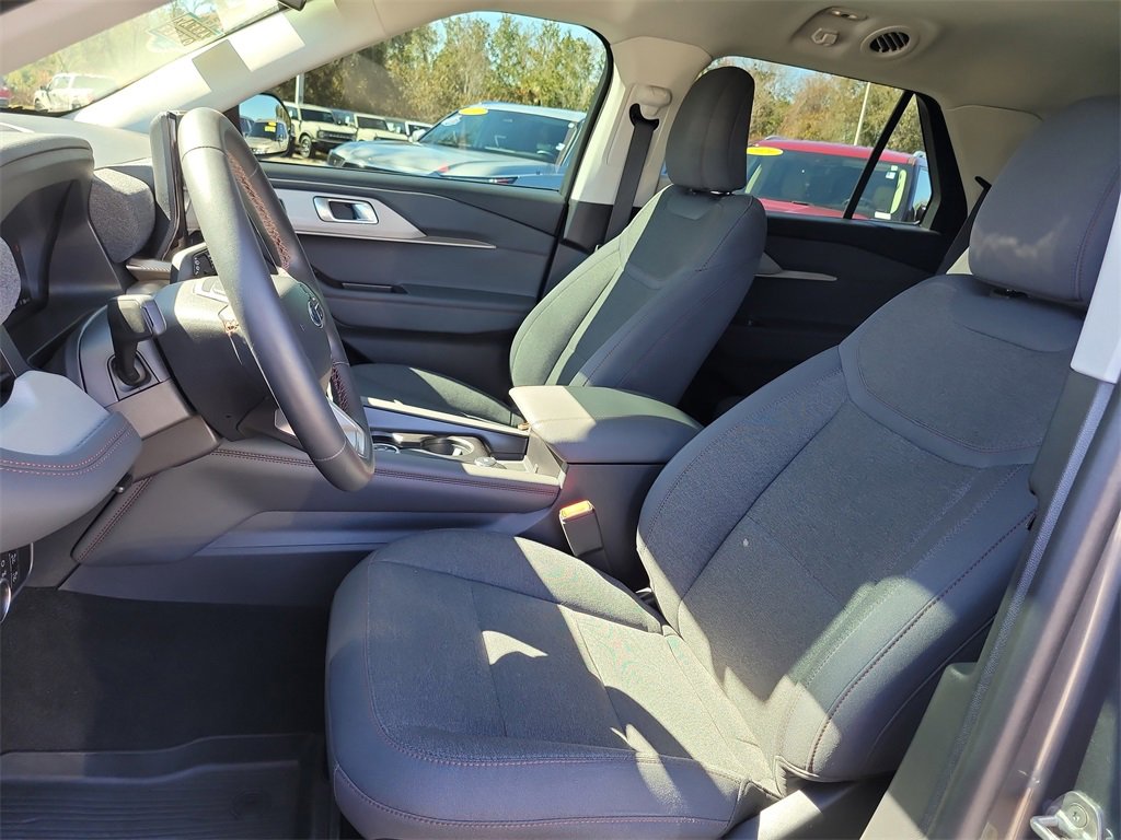 Used 2025 Ford Explorer Active image 18
