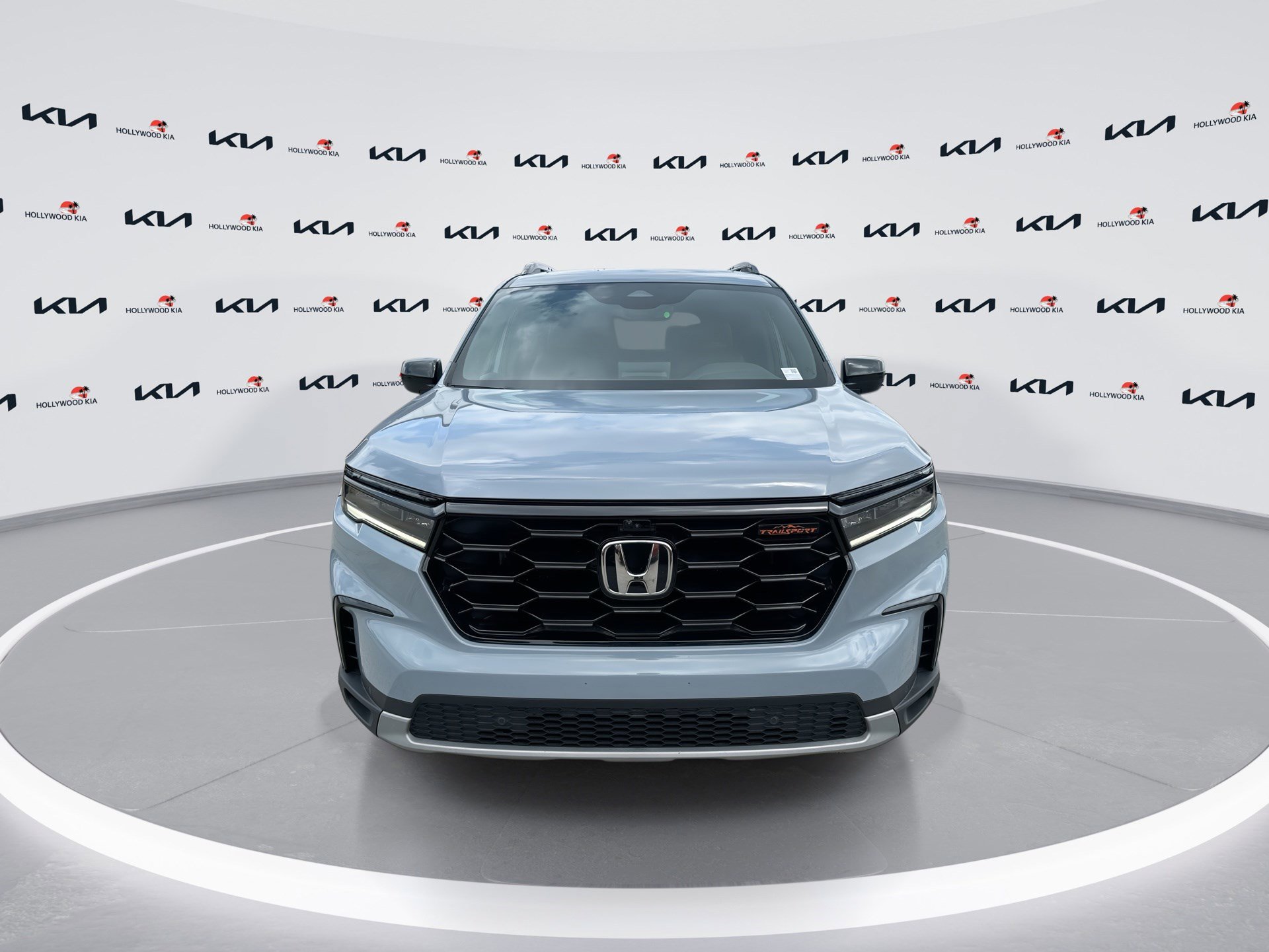 Used 2025 Honda Pilot TrailSport image 3
