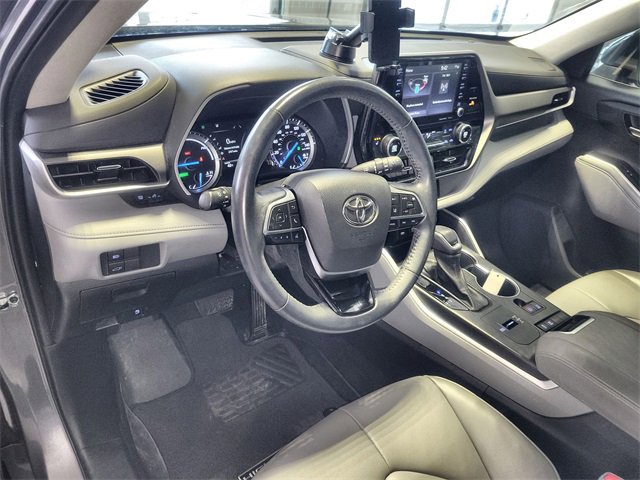 Used 2021 Toyota Highlander XLE image 14