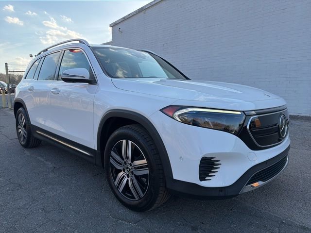 Used 2023 Mercedes-Benz EQB 250+ w/ Pinnacle Package image 8