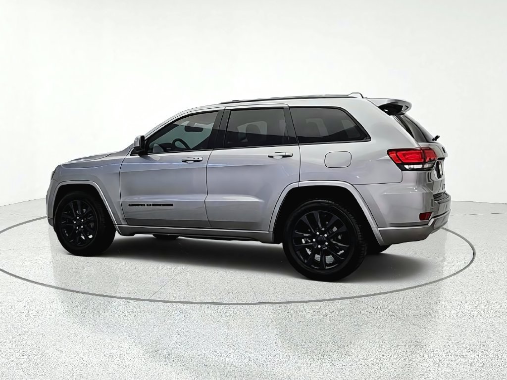Used 2018 Jeep Grand Cherokee Altitude RWD image 5