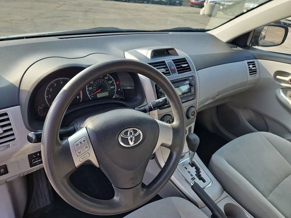 Used 2012 Toyota Corolla LE image 19