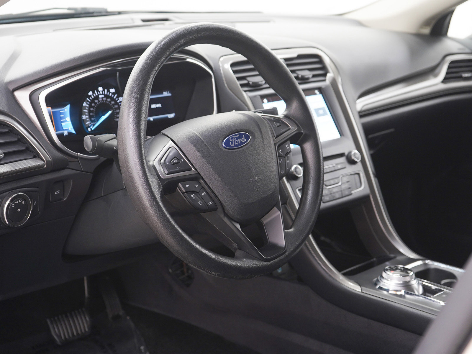 Used 2017 Ford Fusion SE w/ Fusion SE Technology Package image 22