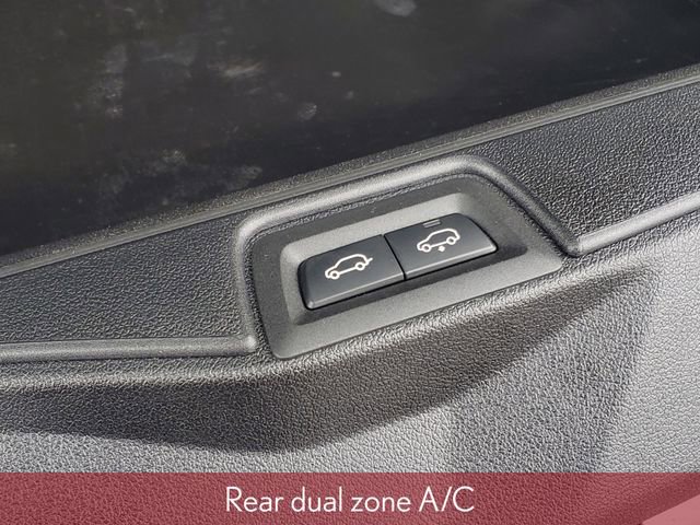 Used 2024 BMW X7 xDrive40i w/ Climate Comfort Package image 14