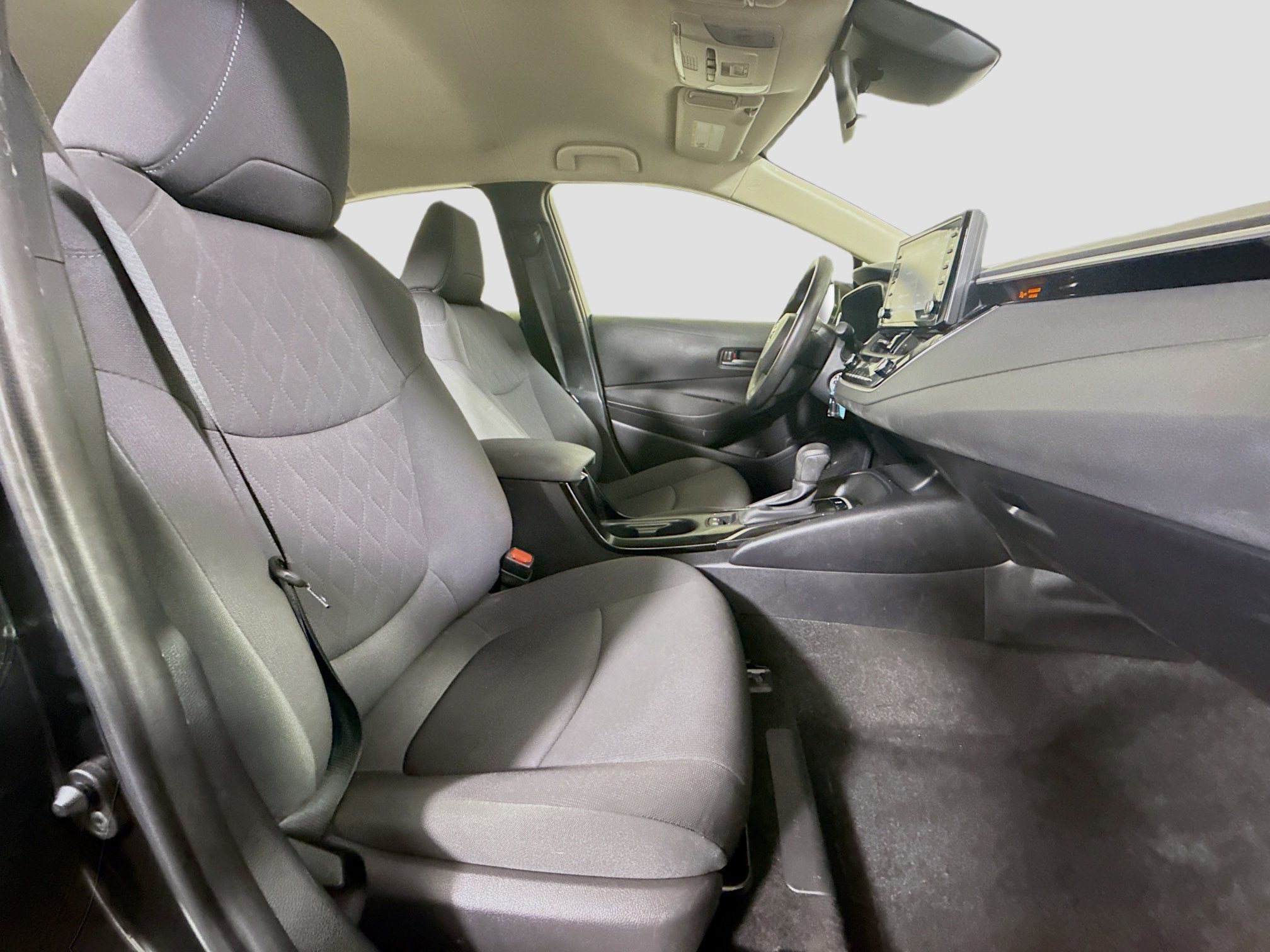 Used 2022 Toyota Corolla LE FWD image 28
