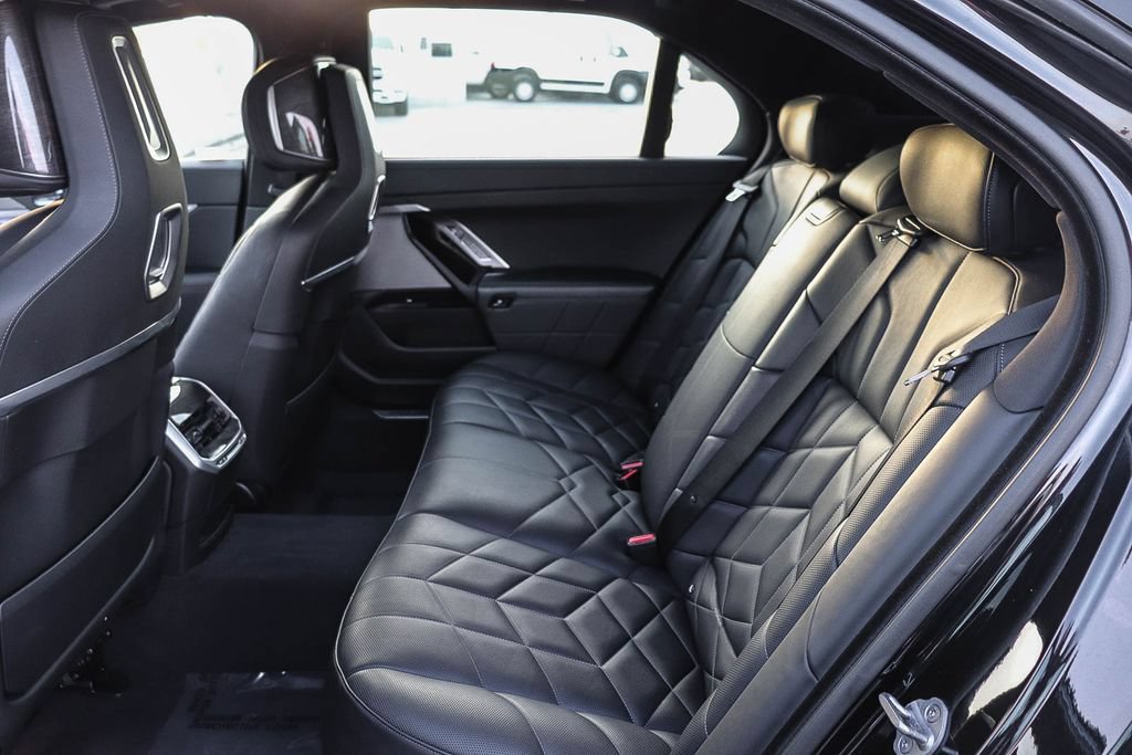 Used 2024 BMW 740i RWD image 21