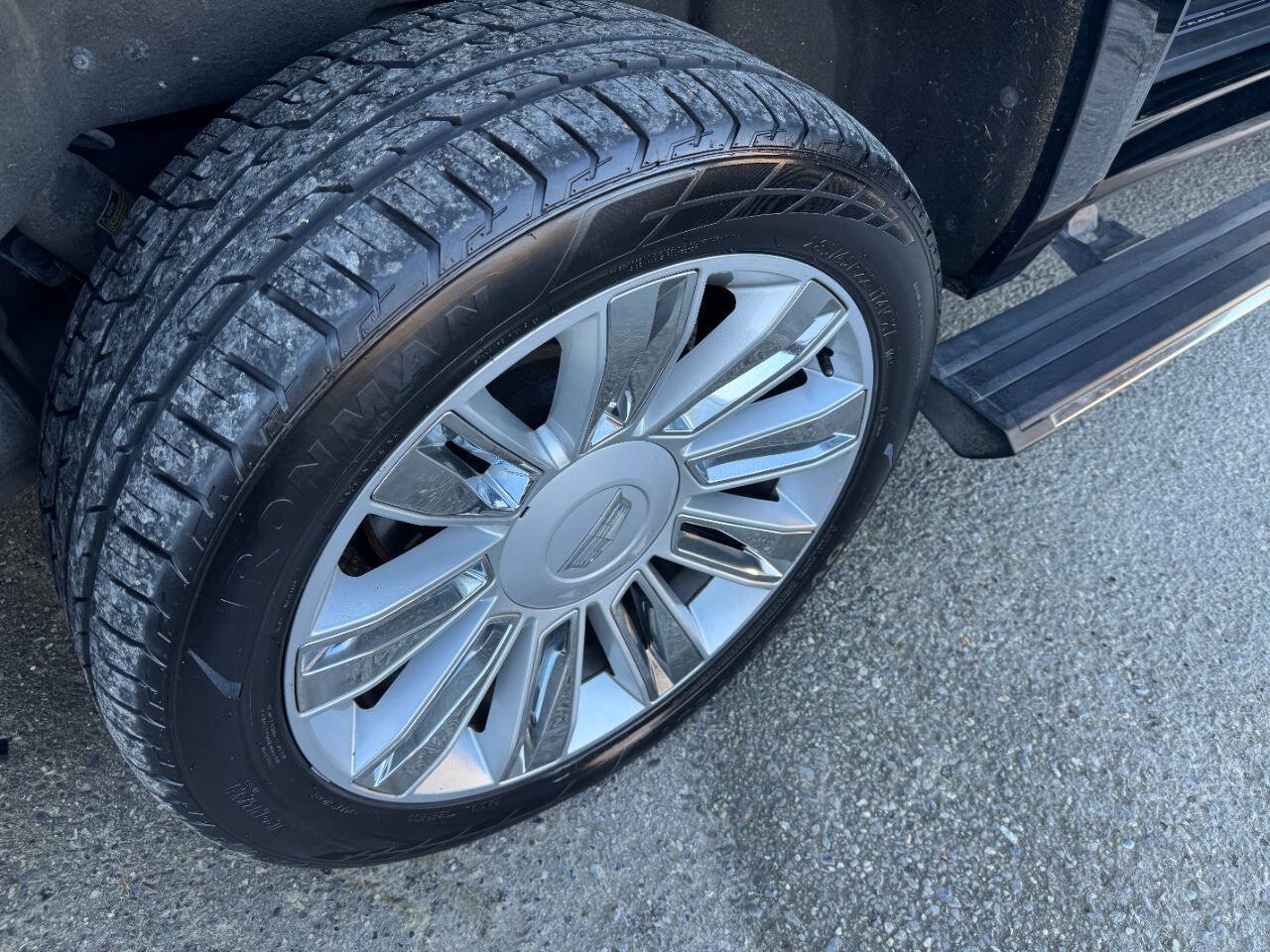 Used 2016 Cadillac Escalade ESV Platinum AWD/4WD image 18