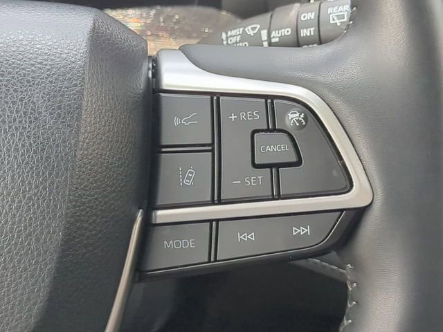 Used 2023 Toyota Highlander Platinum image 26