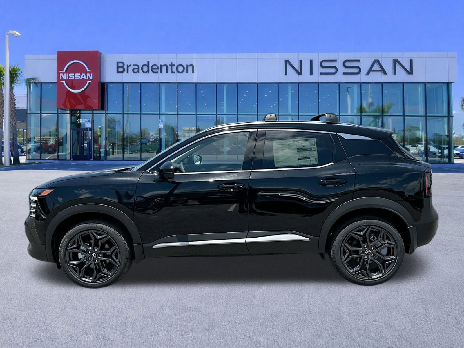 New 2025 Nissan Kicks SR FWD image 3