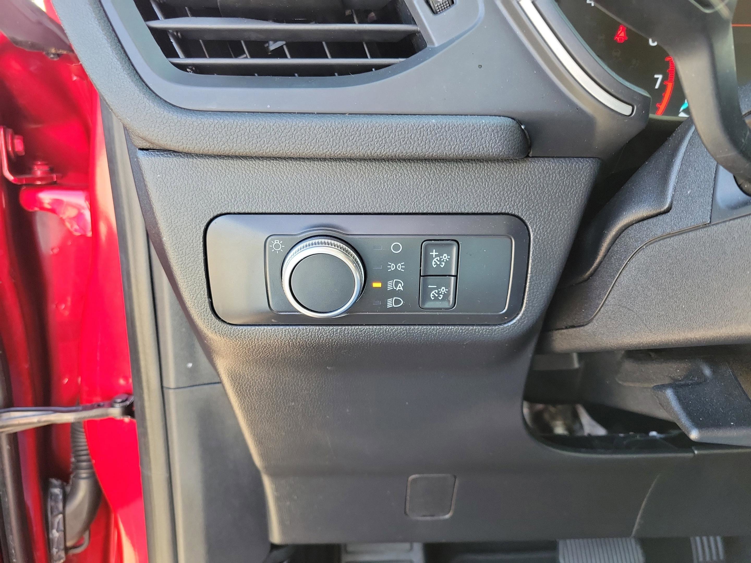 Used 2020 Ford Escape SE image 9