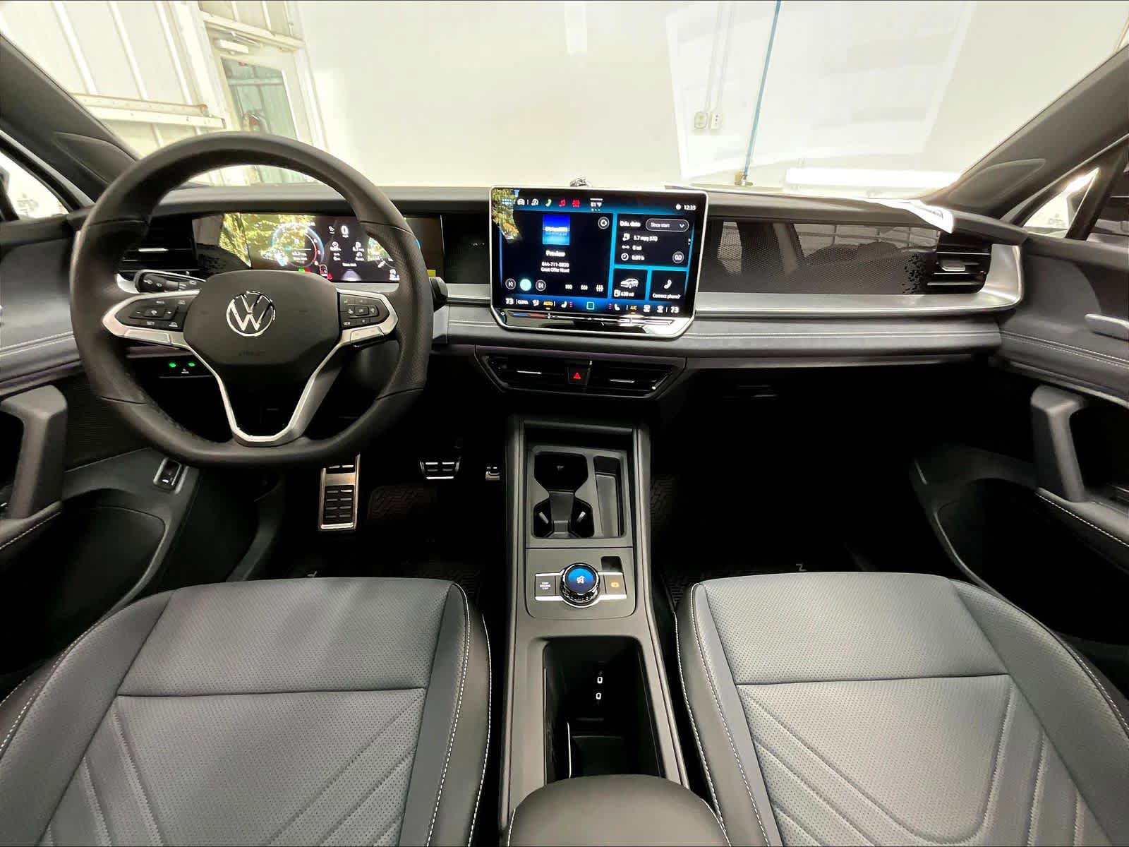 New 2026 Volkswagen Tiguan SE R-Line AWD/4WD image 7