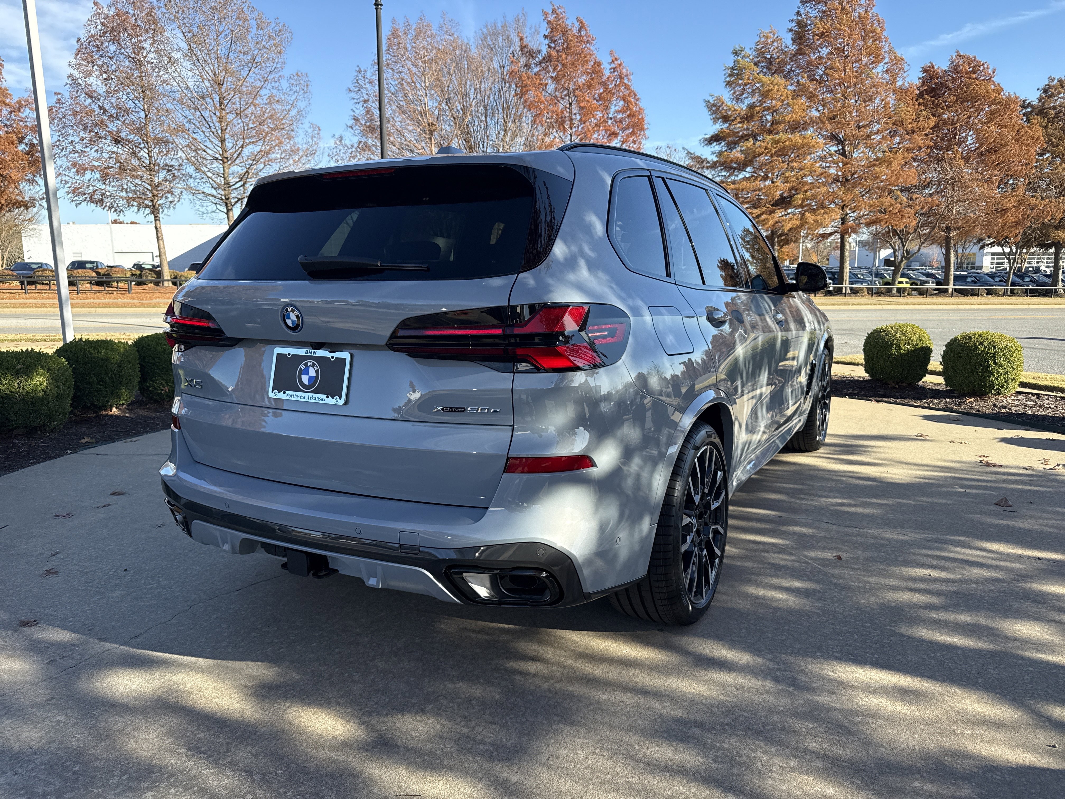 New 2026 BMW X5 xDrive50e w/ M Sport Package AWD/4WD image 5
