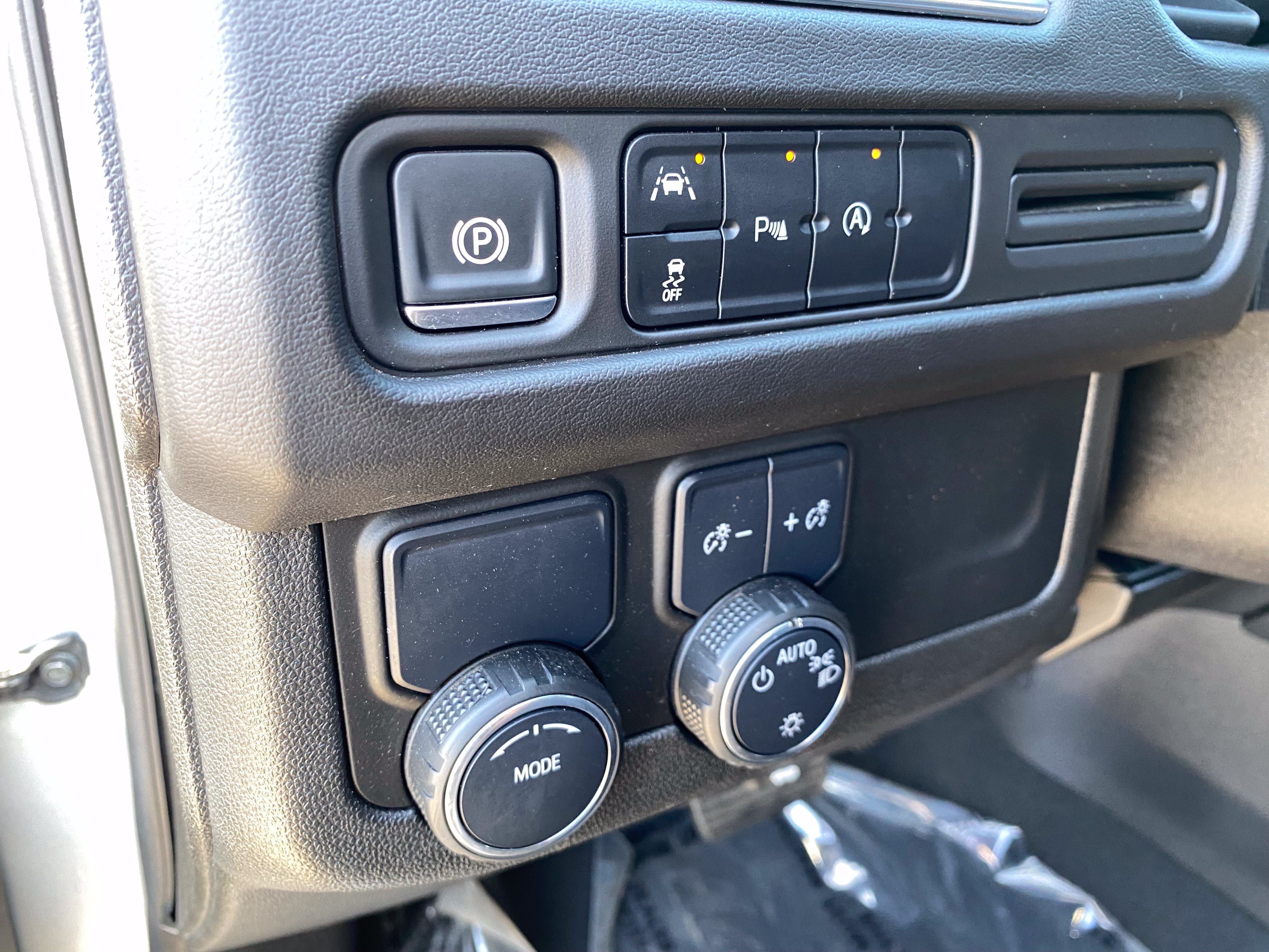 Used 2024 Chevrolet Suburban LT RWD image 23
