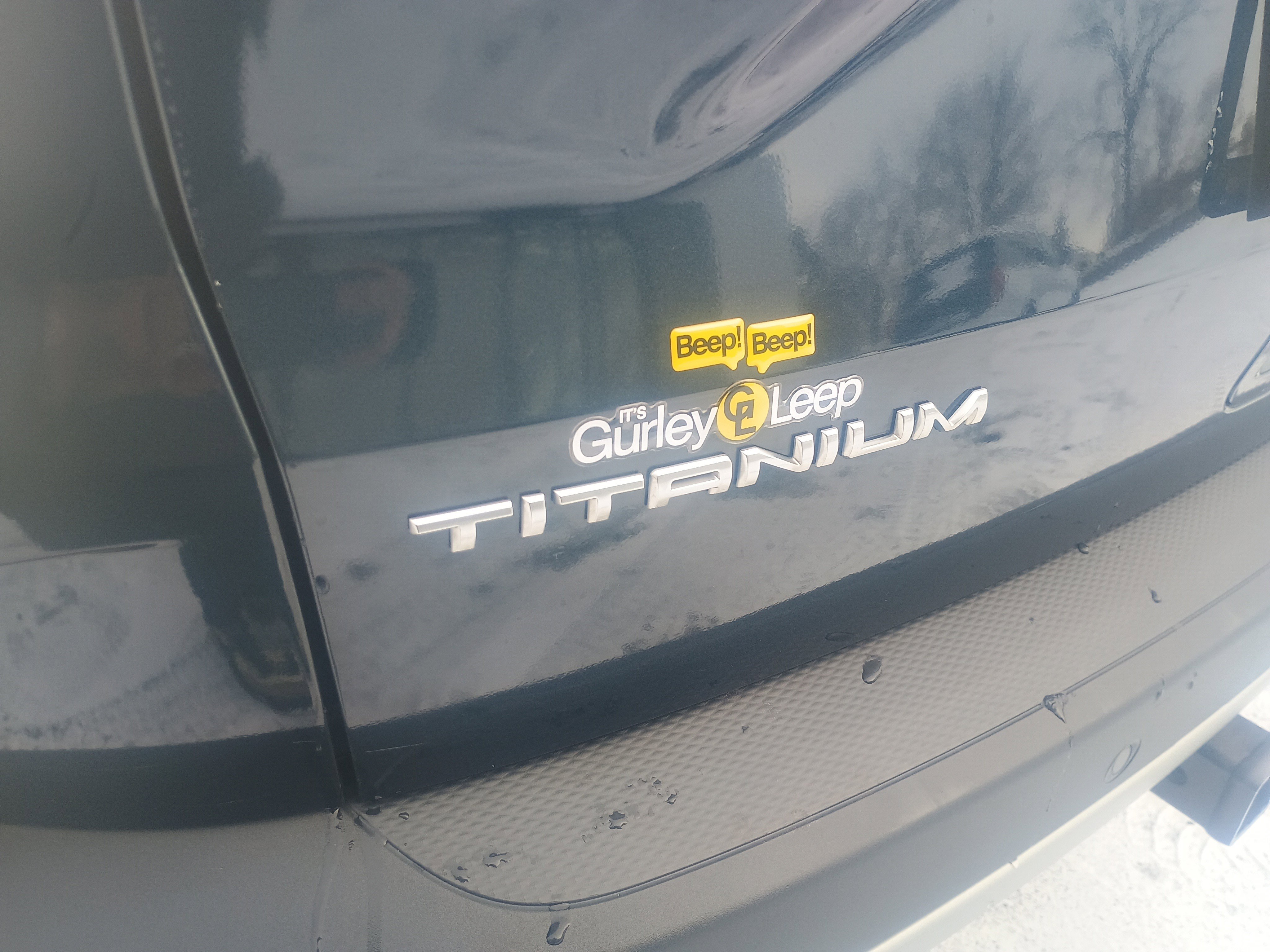 Certified 2022 Ford Escape Titanium w/ Class II Trailer Tow Package image 8